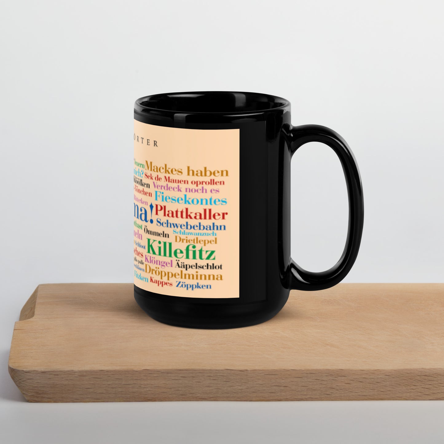 Schwarze glänzende Tasse