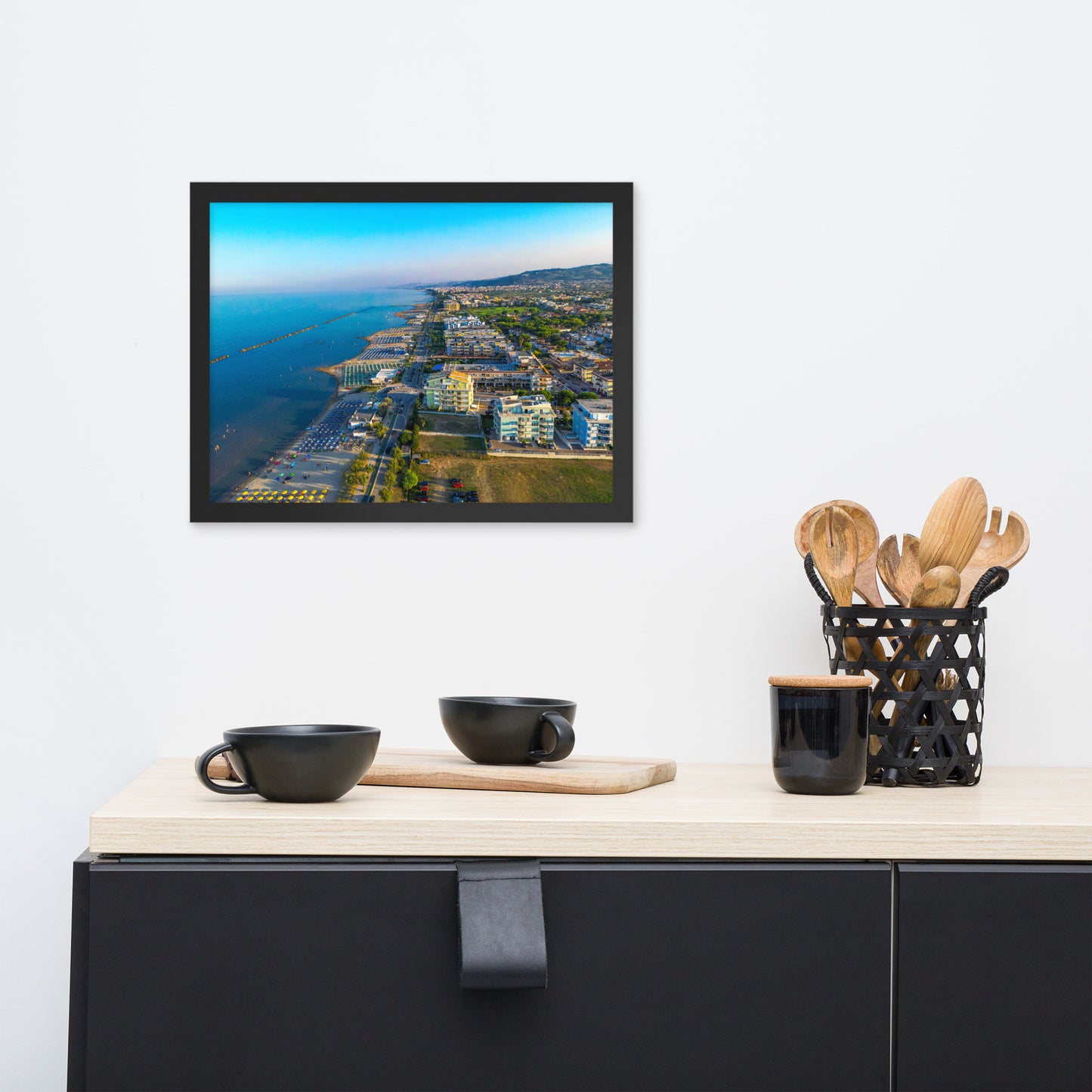 Villa Rosa Italien Strandpromenade - Gerahmtes Poster - Das Lädchen von Fotograf Oberberg