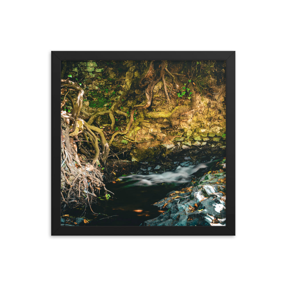 Ruine am Bachlauf - Gerahmtes Poster - Das Lädchen von Fotograf Oberberg