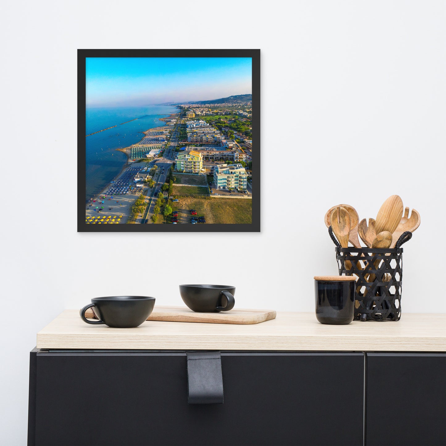 Villa Rosa Italien Strandpromenade - Gerahmtes Poster - Das Lädchen von Fotograf Oberberg