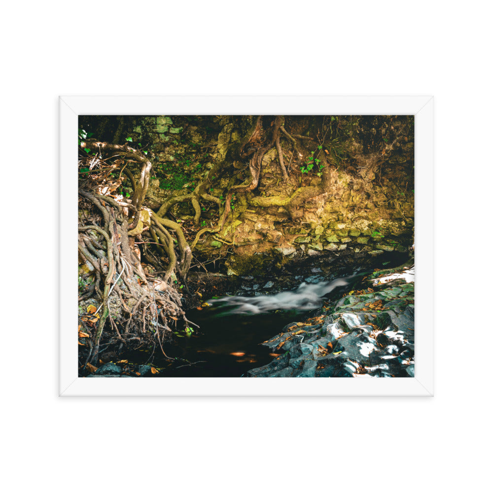 Ruine am Bachlauf - Gerahmtes Poster - Das Lädchen von Fotograf Oberberg