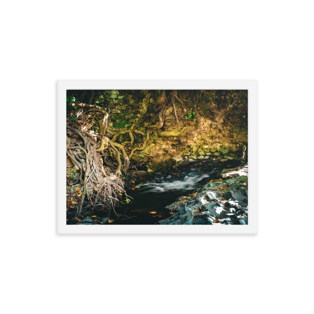 Ruine am Bachlauf - Gerahmtes Poster - Das Lädchen von Fotograf Oberberg