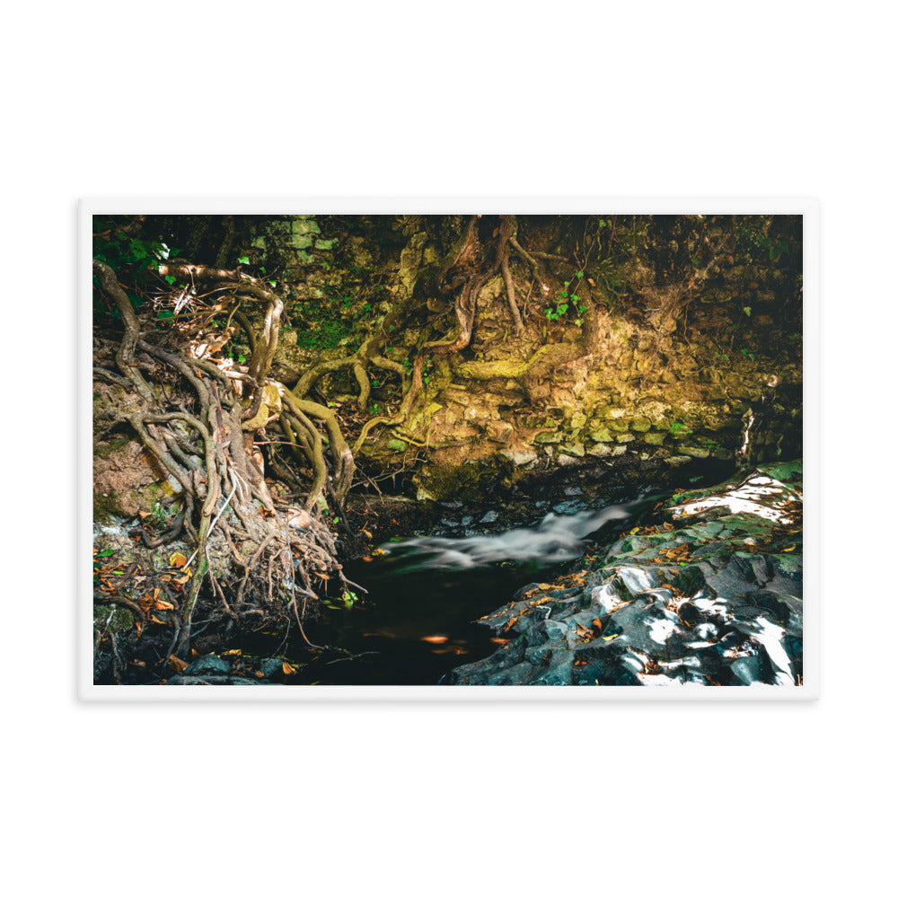 Ruine am Bachlauf - Gerahmtes Poster - Das Lädchen von Fotograf Oberberg